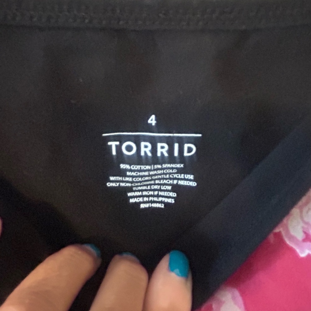 Torrid Size 4 Adjustable Straps Black Floral‎ Tank Top Blouse Cami - Picture 2 of 4